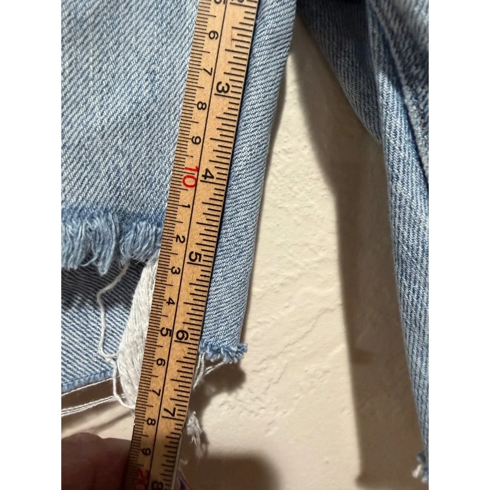American Eagle Distressed Denim Shorts Light Wash High Rise Raw Hem Size 8